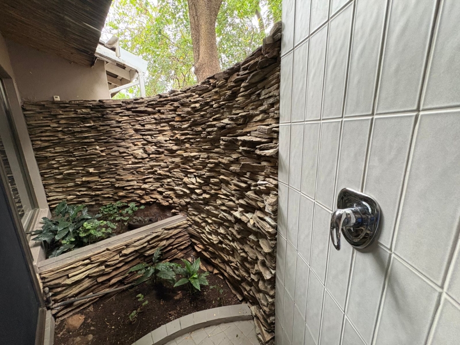 6 Bedroom Property for Sale in Cashan North West